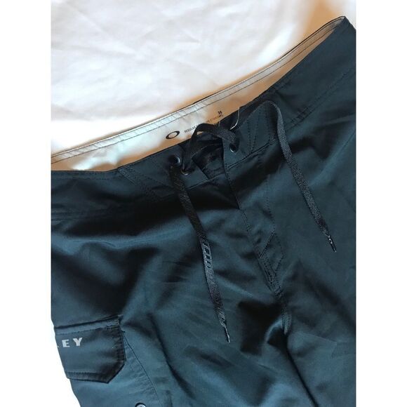 Men’s black Oakley shorts - Picture 6 of 6